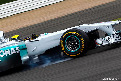 Nico Rosberg flat spots a tyre